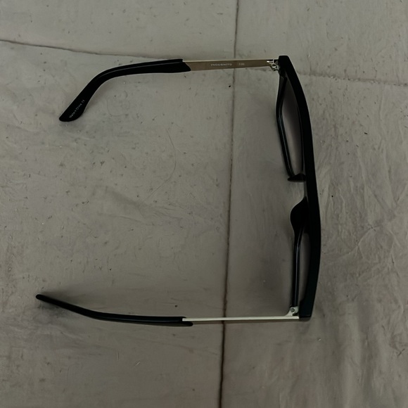 QUAY Nightfall Sunglasses - Picture 3 of 3